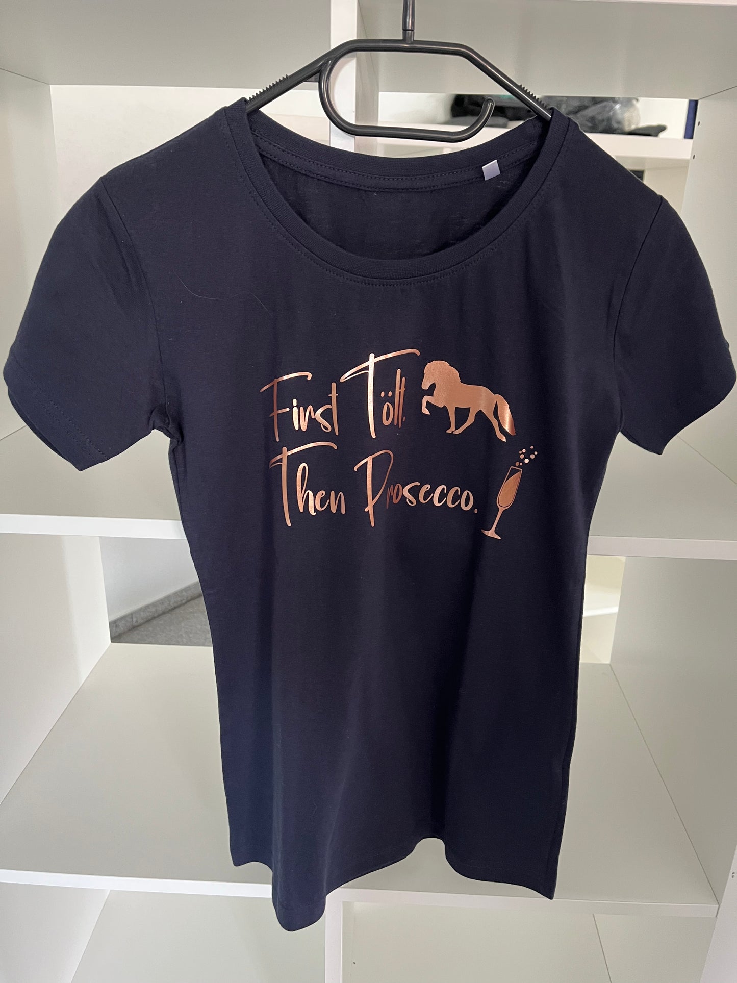 Damen-Shirt „First Tölt. Then Prosecco.“ Navy