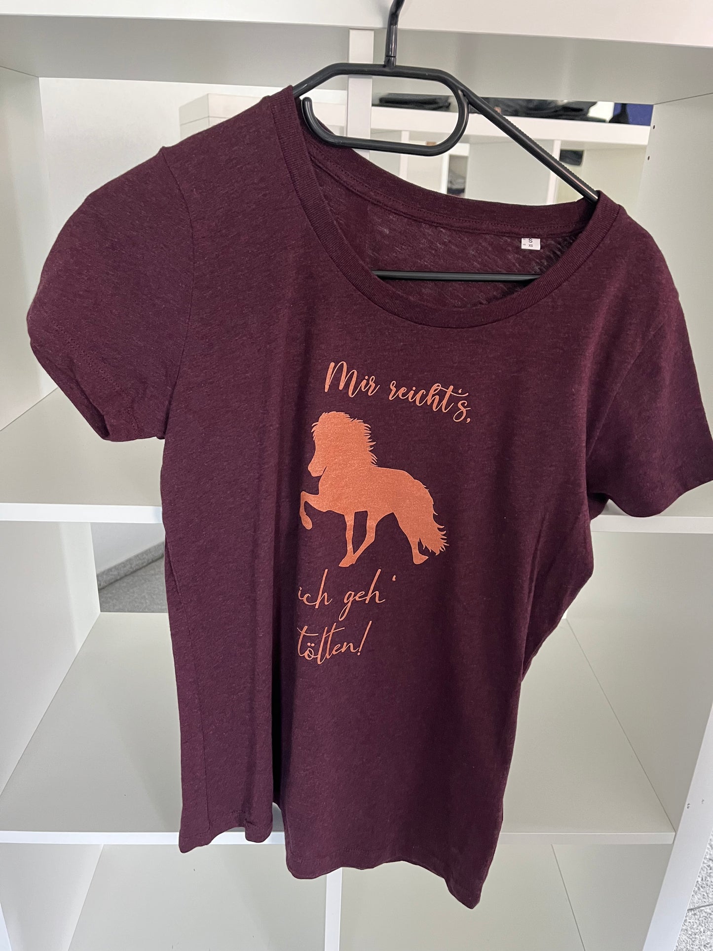 Damen-Shirt "Mir reicht's, ich geh tölten" Aubergine