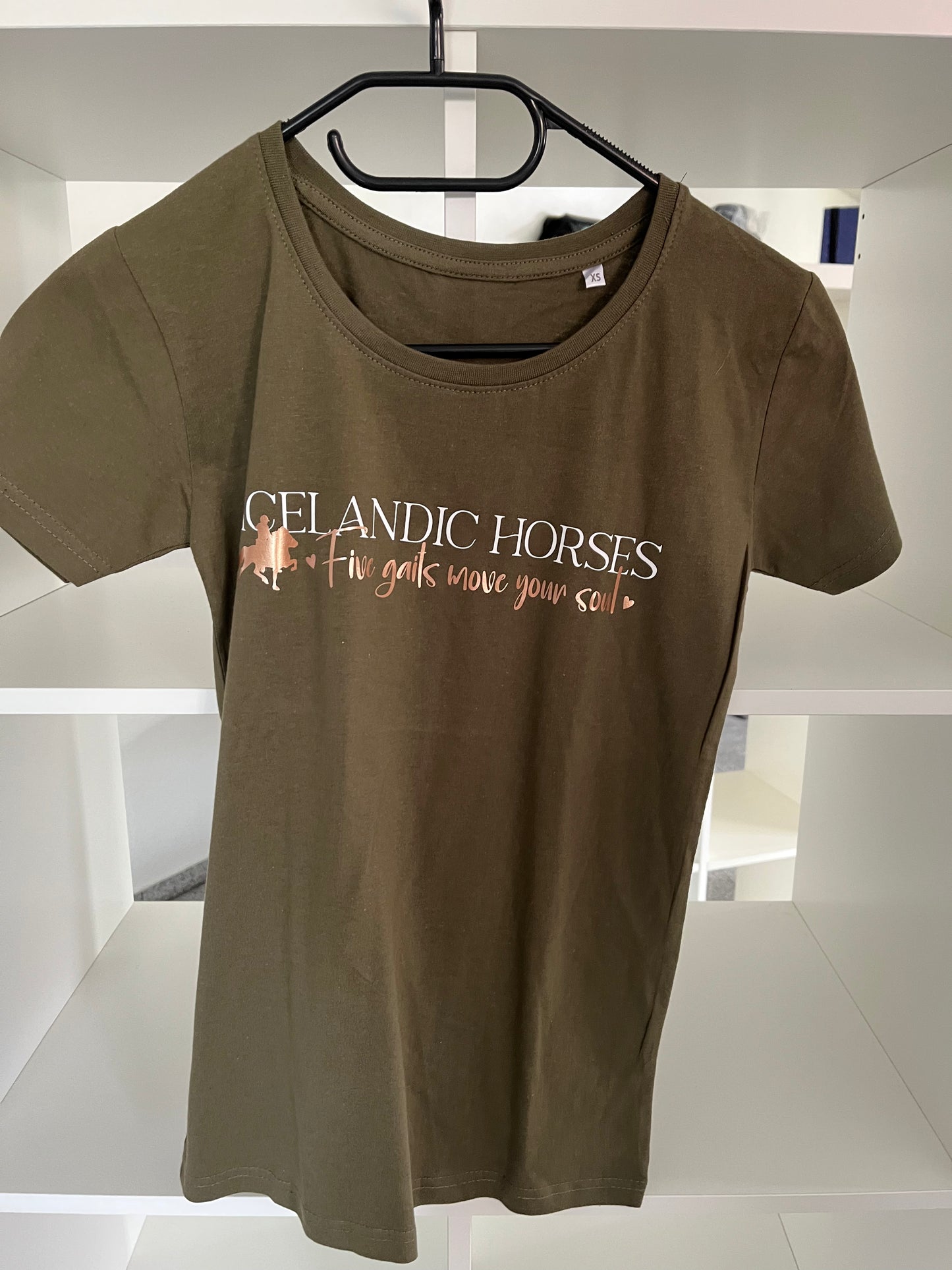 Damen-Shirt "Icelandic Horses - Five gaits move your soul" Olive