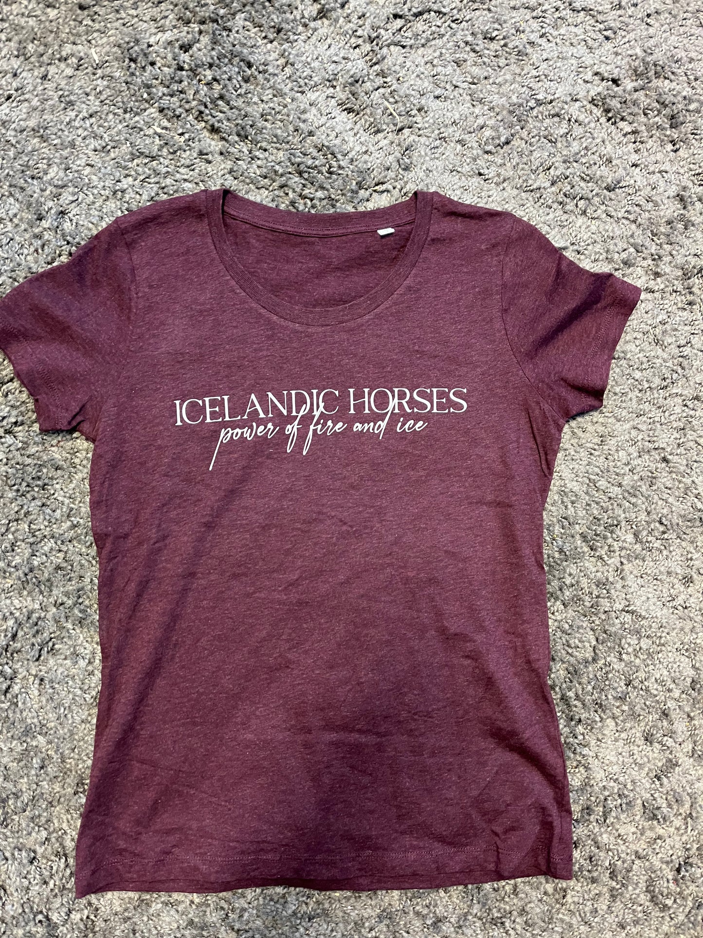 Damen-Shirt „Icelandic Horses“ Aubergine